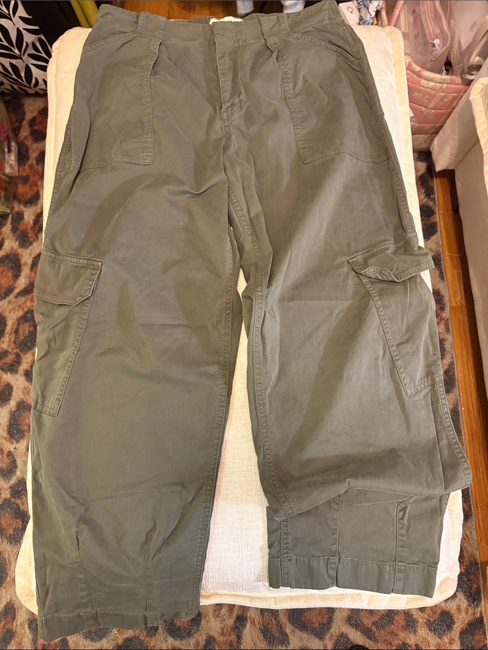Abercrombie women’s  Olive Green Cargo Pants